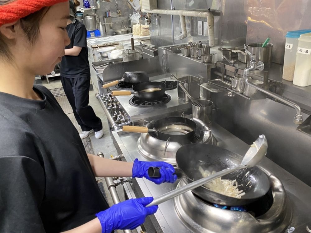 \Have a track record of hiring foreigners/Ramen restaurant STAFF <<Machida Shoten Fukushima West Exit>>