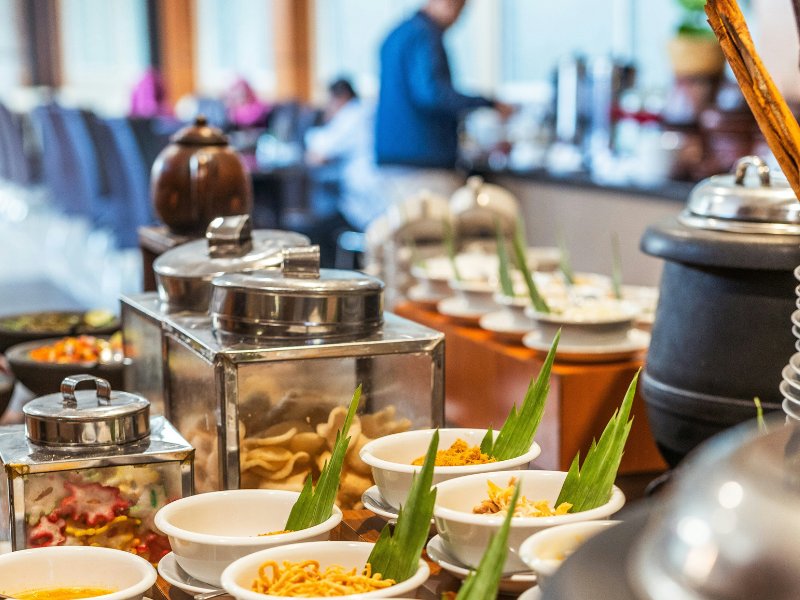 [Empregos em dormitórios e refeições em Okinawa] Empregos de assistência culinária em restaurantes