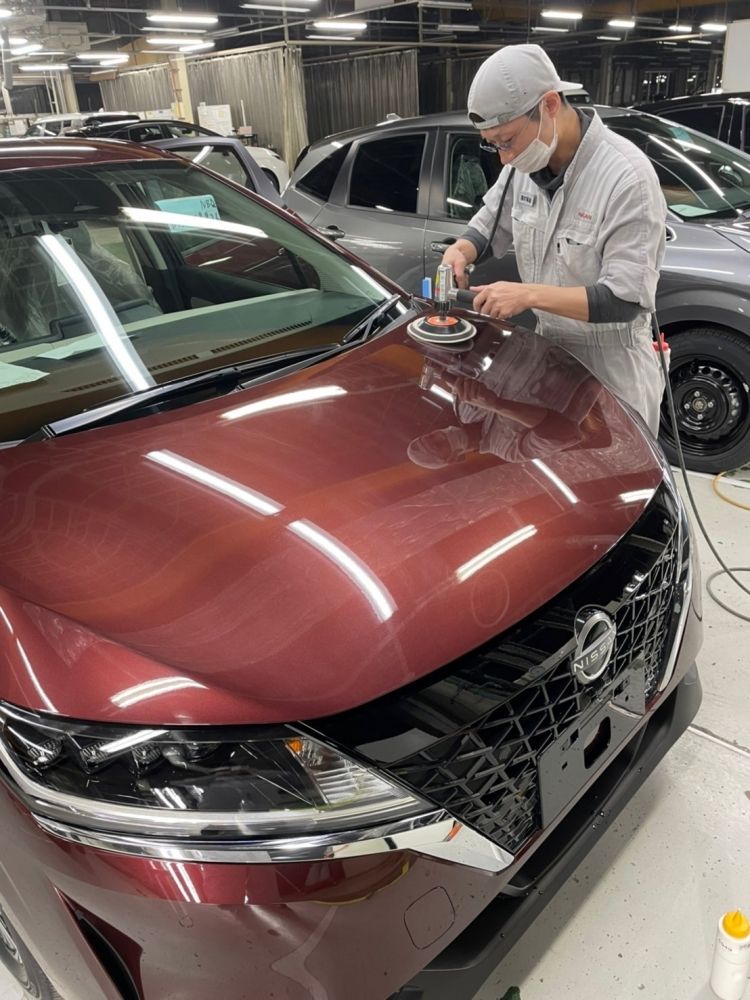 名古屋市港区 ◎ 高时薪 1500 日元 ◎ 用特殊工具让新车的车身闪亮的工作