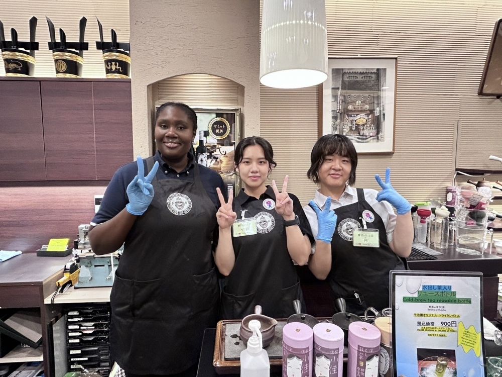 157 anos desde o nascimento de Kyoto ☆ Shinsaibashi tea Ujien ☆ muitos funcionários estrangeiros ☆ vamos trabalhar juntos ☆