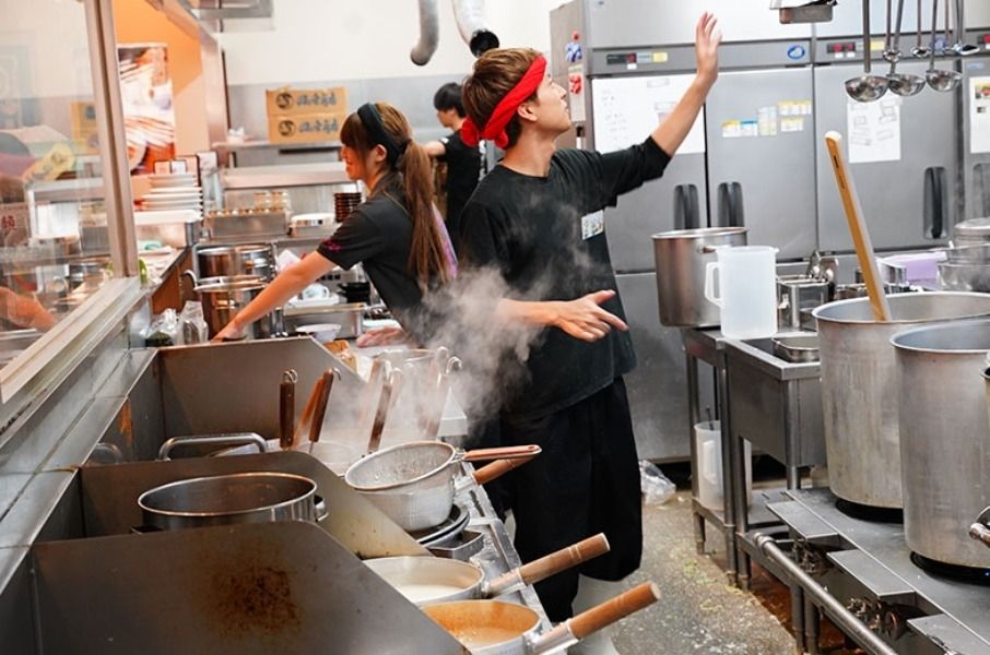[Tem um histórico de contratação de estrangeiros] EQUIPE DA LOJA DE RAMEN “Machida Shoten Yokkaichi Store”