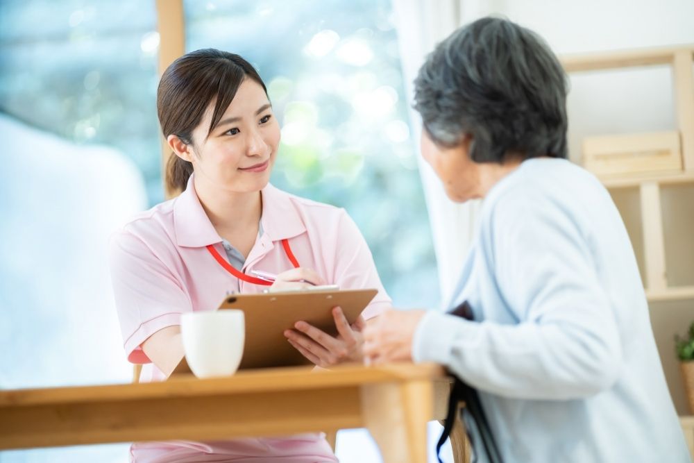 【正社員】老人ホームでの介護職【年齢不問】