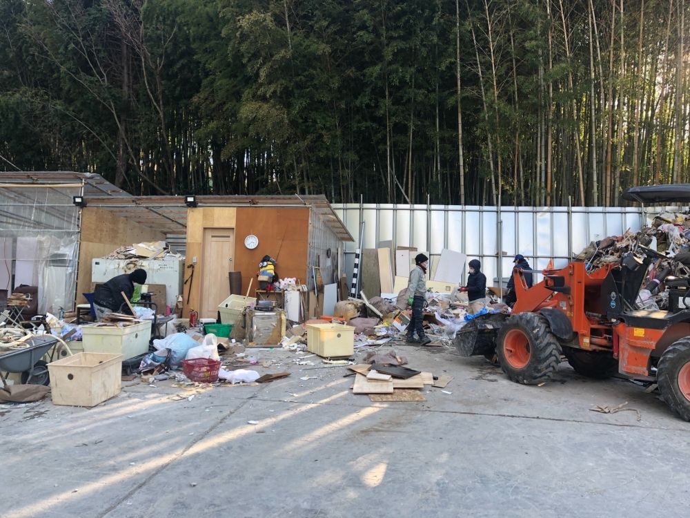 リフォーム廃材 仕分けスタッフ