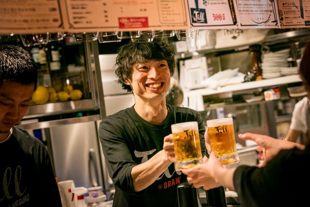 Conectado diretamente à estação de Tóquio! Procurando colegas para trabalhar em bares de bistrô populares, 2 a OK por semana ♪