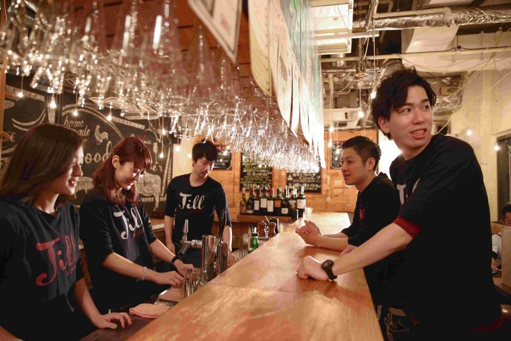 Conectado diretamente à estação de Tóquio! Procurando colegas para trabalhar em bares de bistrô populares, 2 a OK por semana ♪