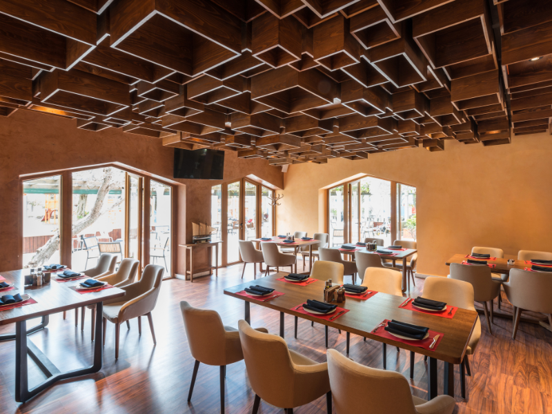 《年間休日121日》簡単なメニューの調理、スタッフの管理・サポート