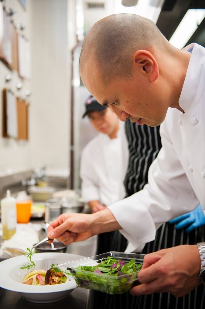 \ 紧急招聘！国际会员俱乐部烹饪人员/