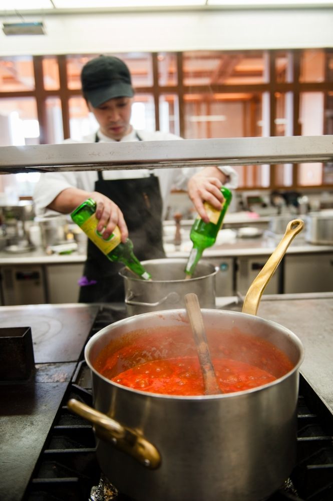 \ 紧急招聘！国际会员俱乐部烹饪人员/