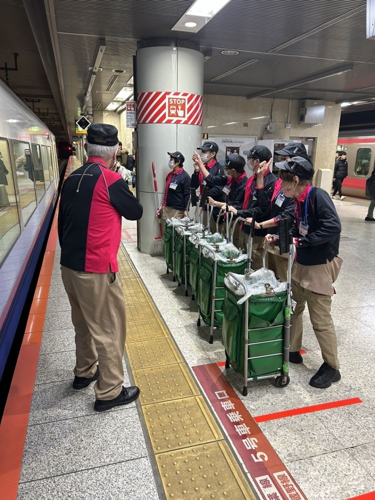 Đó là một công việc dọn dẹp ga JR Tokyo với lối đi tốt nhất! Lương theo giờ từ 1350 Yên