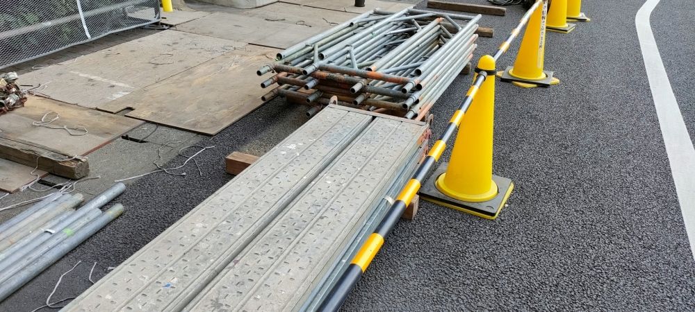 Fins de semana e feriados/Manutenção e limpeza de andaimes coletados em canteiros de construções/Cidade de Atsugi, província de Kanagawa/Salário por hora 1.700 ienes