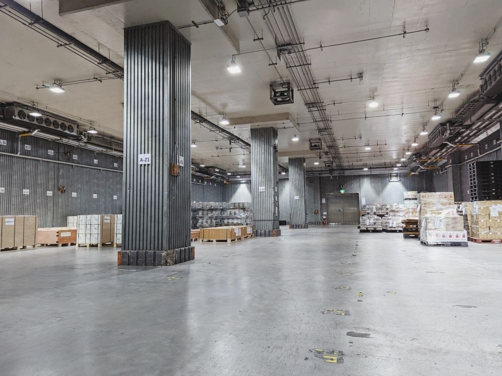 시나가와 역에서 셔틀 버스가 있습니다!주요 물류 창고에서 지게차 작업!