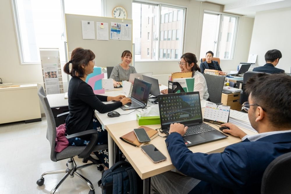 Serviços de apoio à interpretação para estagiários técnicos e recursos humanos qualificados específicos [com alojamento da empresa/a 5 minutos da estação]