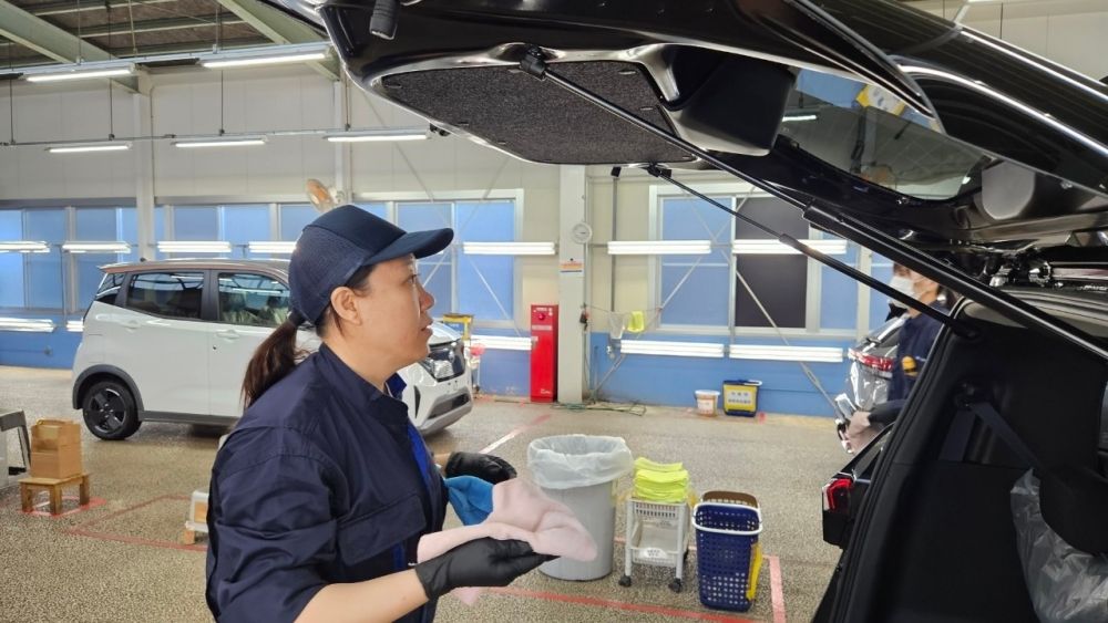 久山町◆外国人活躍中★高時給1300円★洗車機から出てきた新車を拭くだけのお仕事