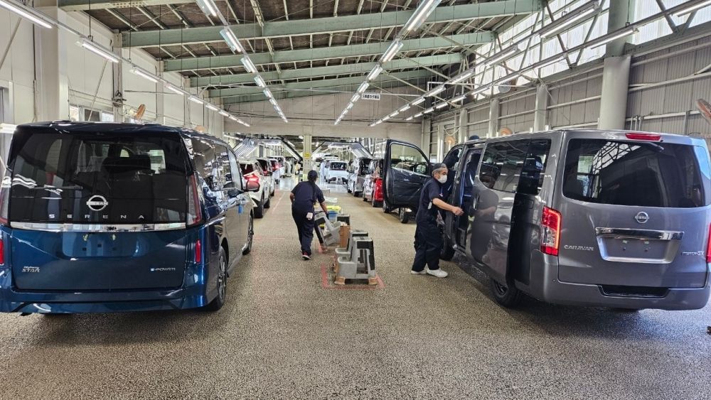 久山町◆外国人活躍中★高時給1300円★洗車機から出てきた新車を拭くだけのお仕事