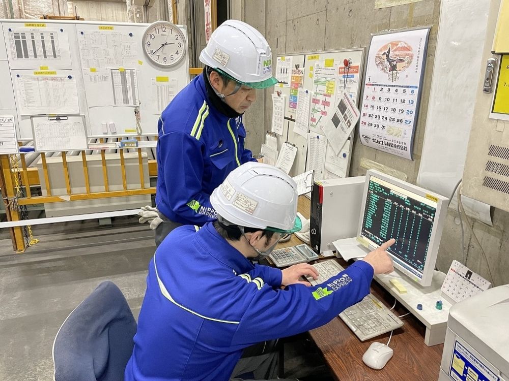 Não é necessário ter experiência. 【Empilhadeira em armazém logístico】 Ônibus de translado disponível na estação de Shinagawa!