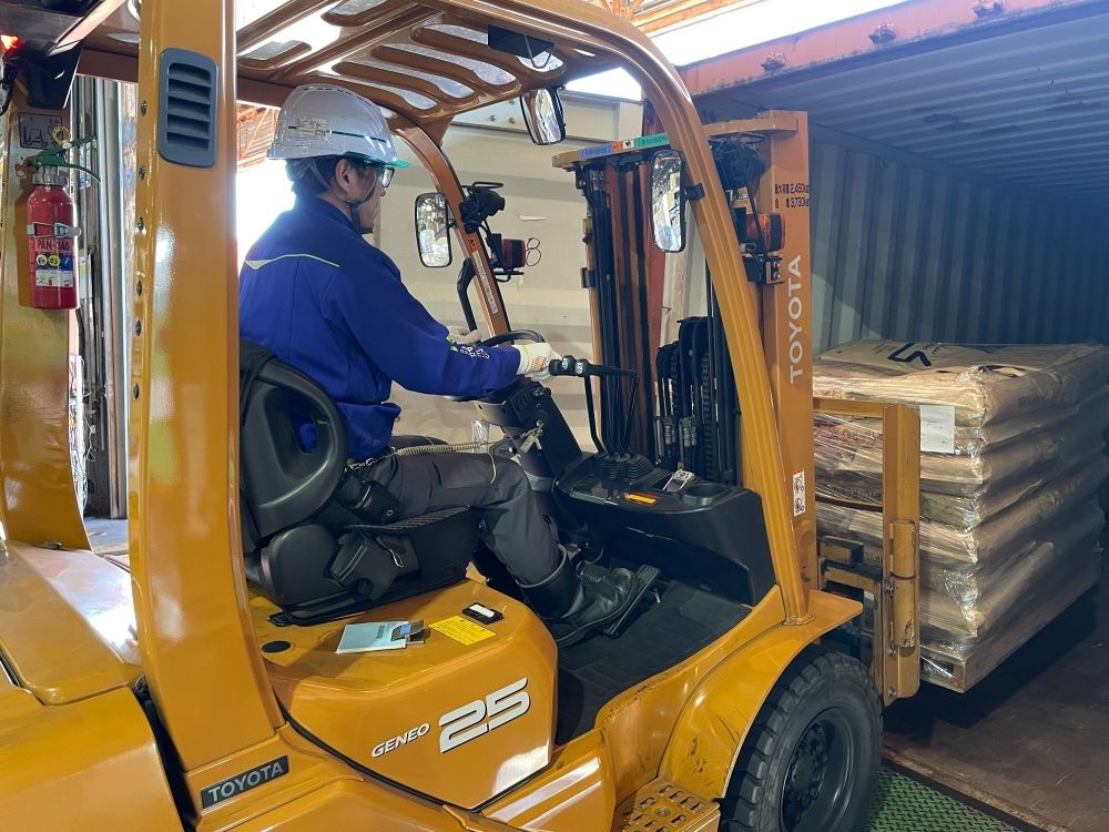 Não é necessário ter experiência. 【Empilhadeira em armazém logístico】 Ônibus de translado disponível na estação de Shinagawa!