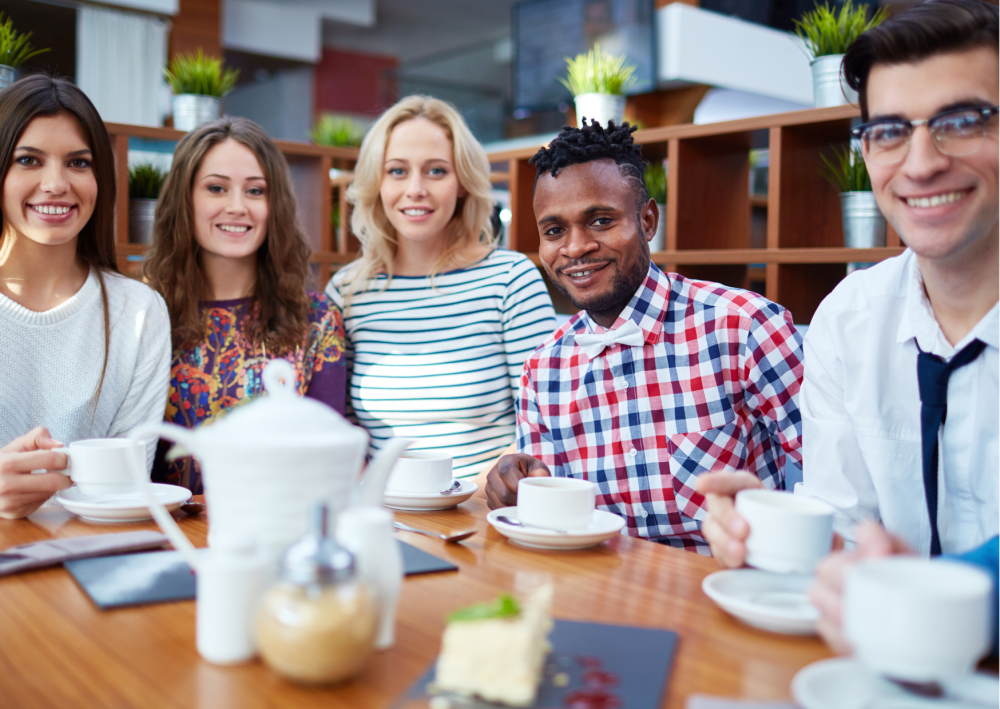 视频服务注册推广人员/在电影院工作/提供激励措施