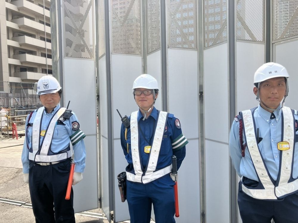 Nhân viên hướng dẫn giao thông