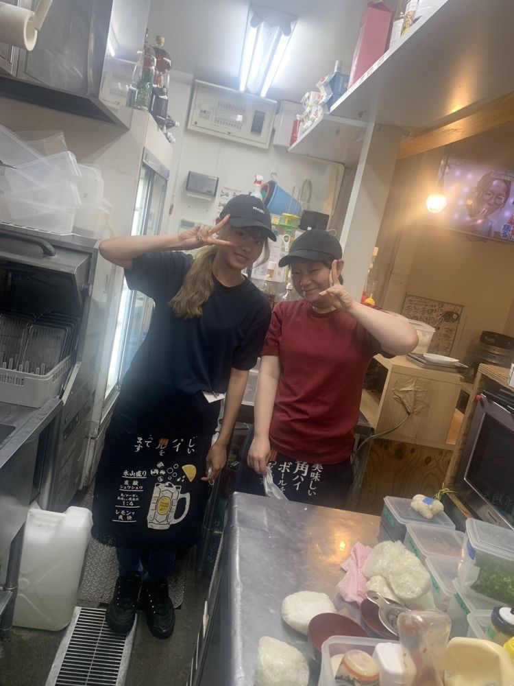 [Trabalhe em um restaurante! Esse é um trabalho muito popular! Há muitos locais diferentes para trabalhar...