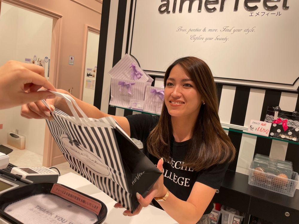 Vendas de atendimento ao cliente em áreas de resort ♪ Existem muitos produtos fofos! Alto salário por hora (máximo de 1200 ienes) ☆