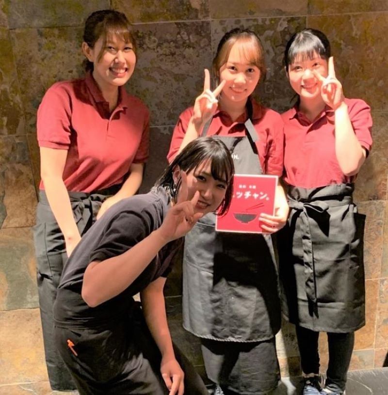 Trabalho em um restaurante yakiniku (perto da estação! (com refeições)