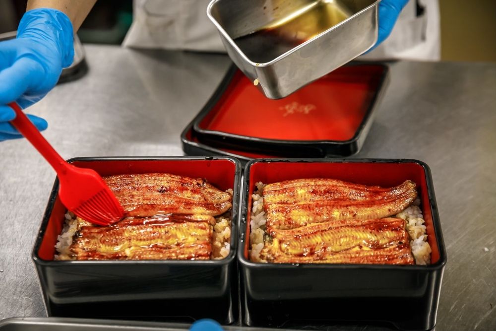 Suporte VISA disponível] Salário mensal máximo: 300.000 ienes! Trabalho de processamento de pratos de enguia / Funcionário em tempo integral