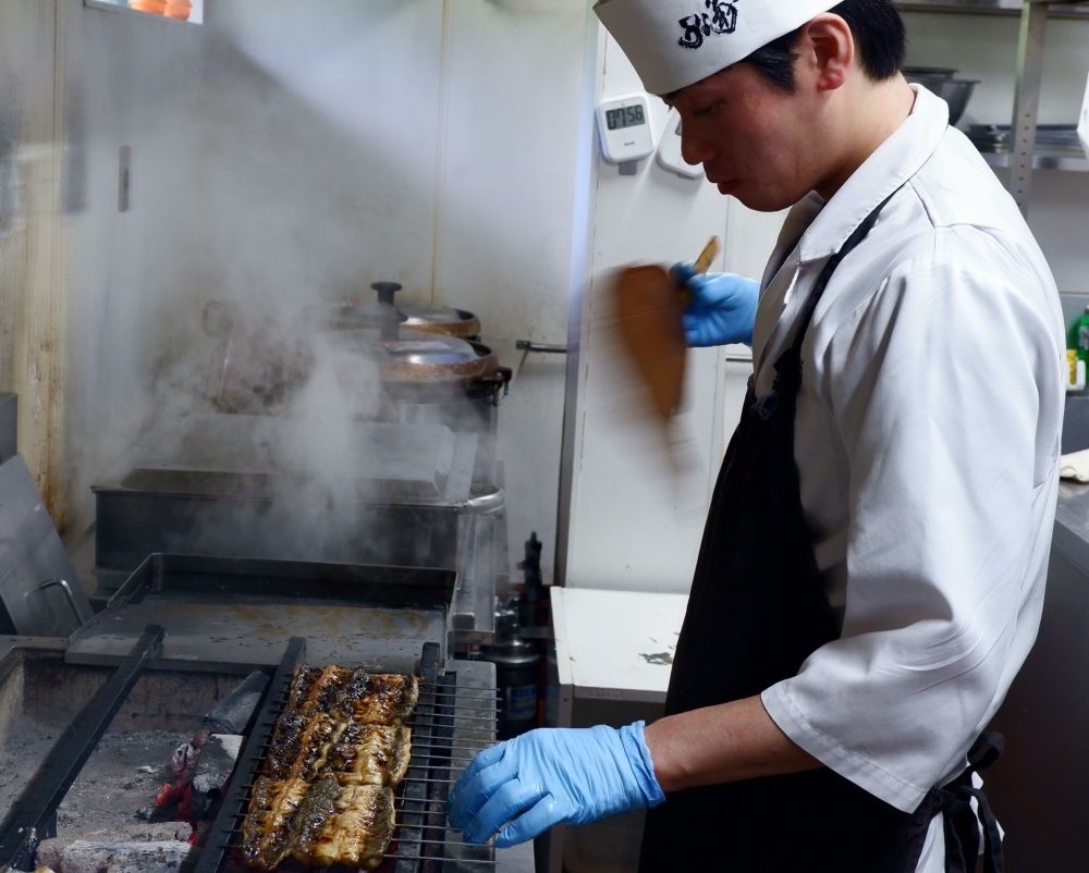 Suporte VISA disponível] Salário mensal máximo: 300.000 ienes! Trabalho de processamento de pratos de enguia / Funcionário em tempo integral