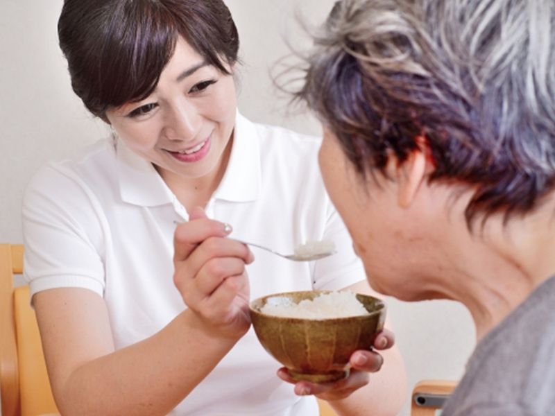 [护理人员] 时薪高达1400日元以上！从JR相模线和小田急线厚木站步行3分钟