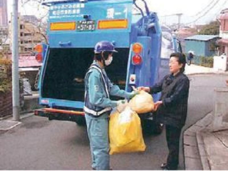 Equipe assistente de coleta de lixo! [Alta renda! Inexperiente OK! Fechado aos sábados e domingos!] Alto salário por hora de 1.800 ienes