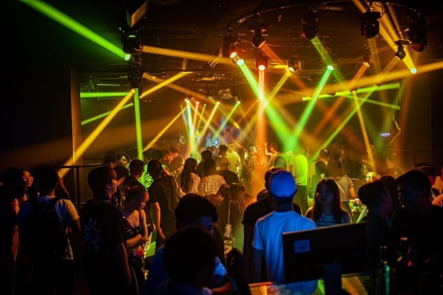 [Recrutamento ativo de estrangeiros] Funcionários da recepção em casas noturnas famosas em Osaka/podem usar o inglês/dormitório disponível