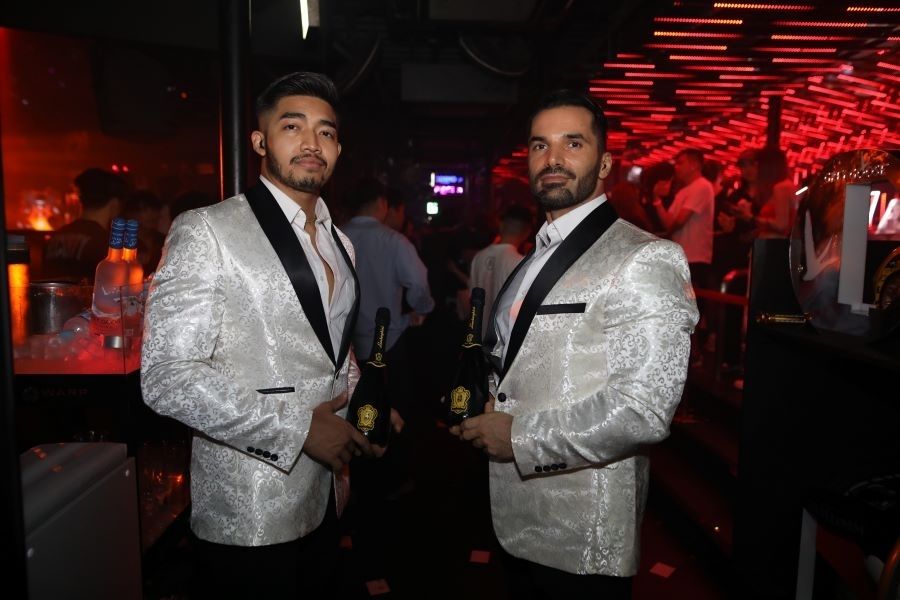 [Recrutamento ativo de funcionários/estrangeiros em tempo integral] Concierges/altos tratamentos/dormitórios disponíveis em casas noturnas famosas de Osaka