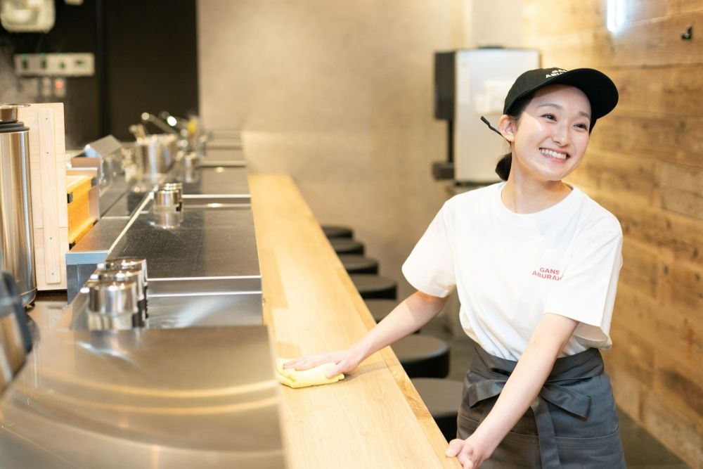 \ 有雇用外国人/拉面店员工的记录 “元祖汤道惠比寿西口店”