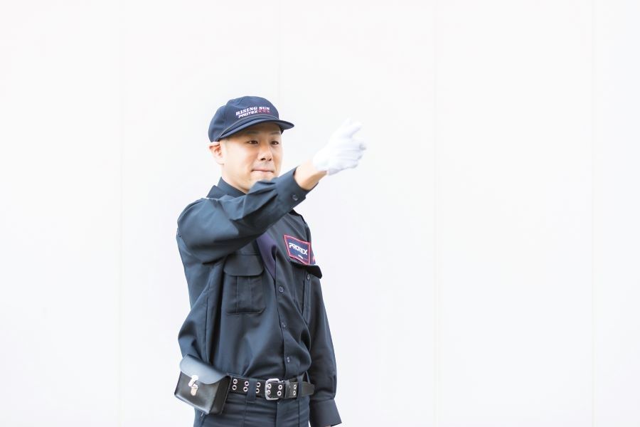 Company housing available [Work in Tokyo] Commercial facility ‘traffic security staff’ / entry bonus / work that earns money.