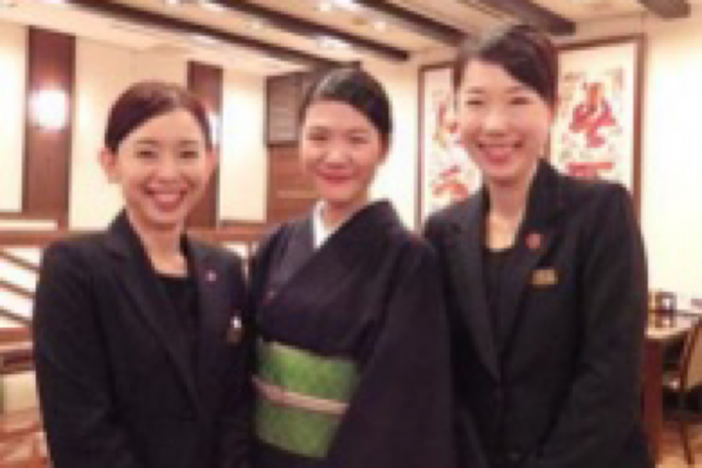 【女性のみ　未経験OK】【固定残業なし】素敵な着物でのホールのお仕事です！