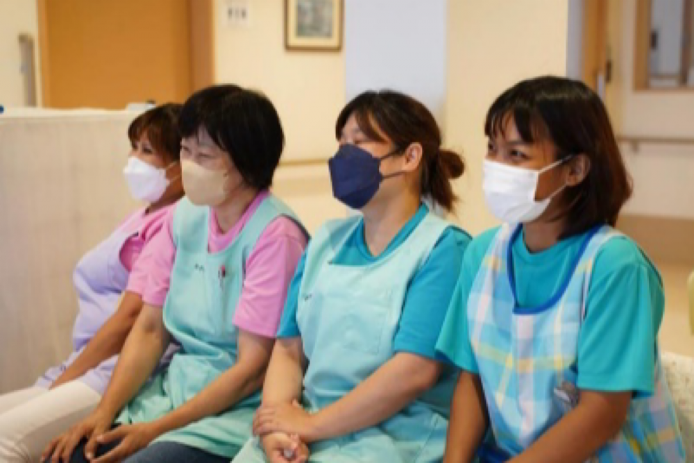 [Enfermagem] Trabalhe em uma instalação onde você pode ver o oceano ♪ Idosos indonésios e filipinos também são ativos ✨