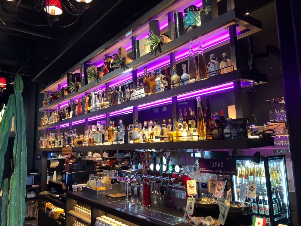 [Trabalho de meio período] Estudante internacional da Casa de Amigos aceita trabalho no chão do restaurante