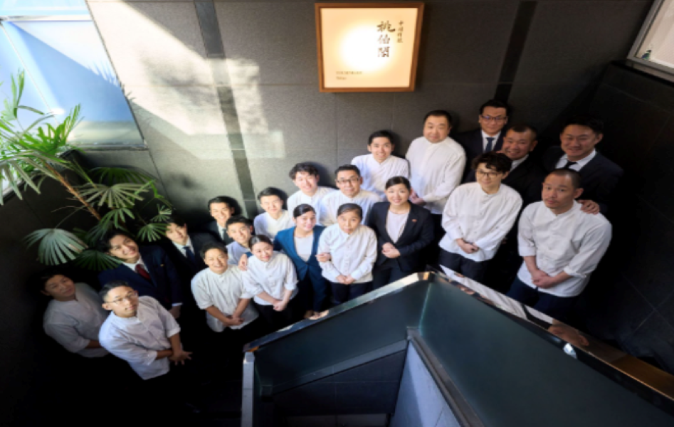 Trabalhar no coração de Tóquio. Trabalhar na cozinha e no salão. Mulheres ativas. Apoio da VISA disponível.