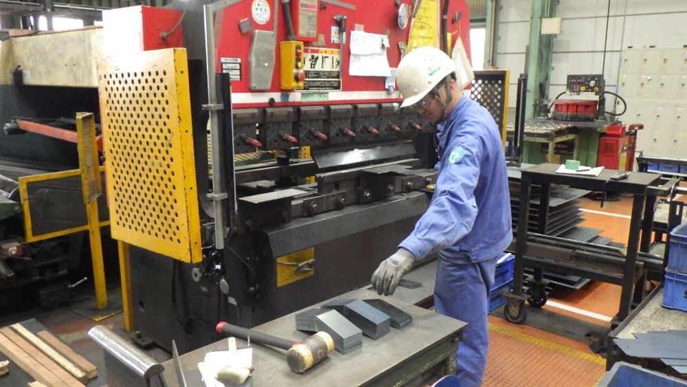 働く車を作る仕事/外国人が多く働いています