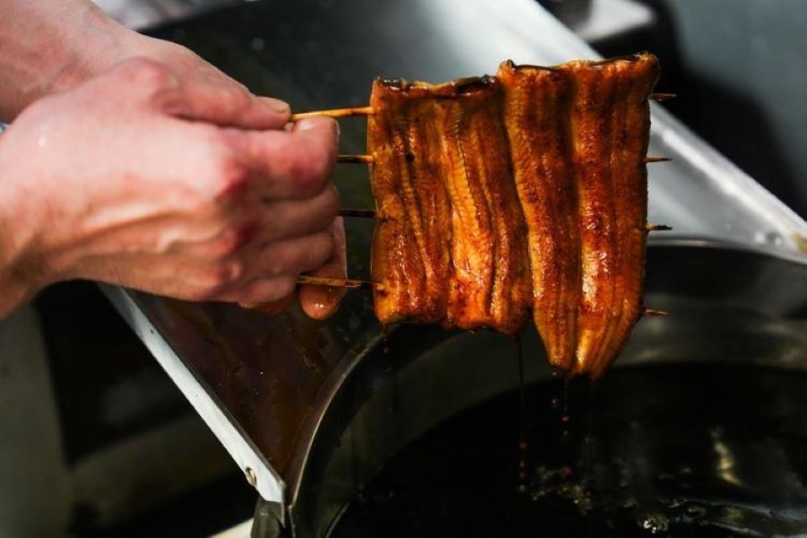 Sejam bem-vindas as pessoas que gostam de comida japonesa, pois ensinar-lhes-emos cuidadosamente as habilidades e o ambiente de trabalho.