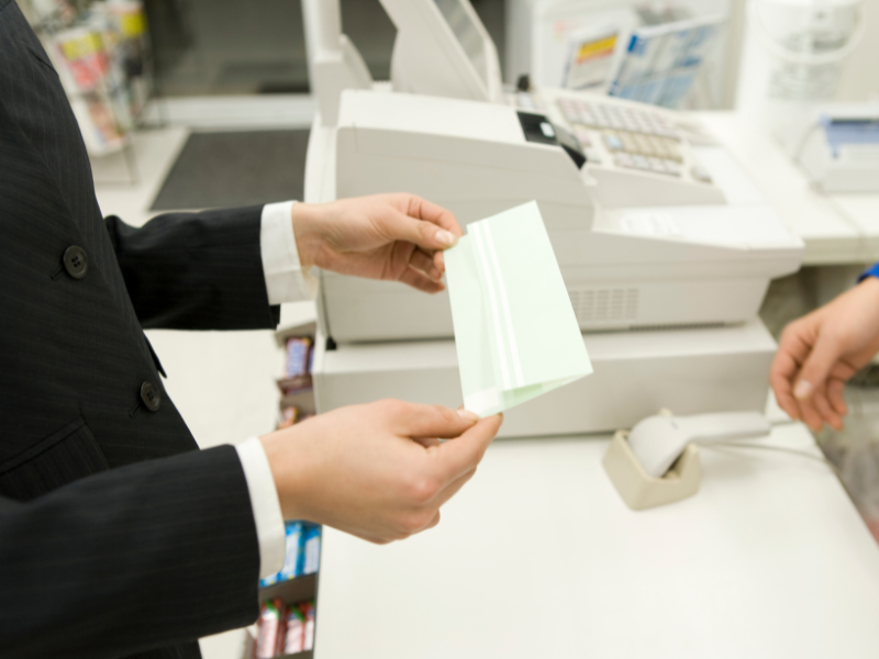 [120 days off per year] Convenience store staff, free visa renewal support, high income possible