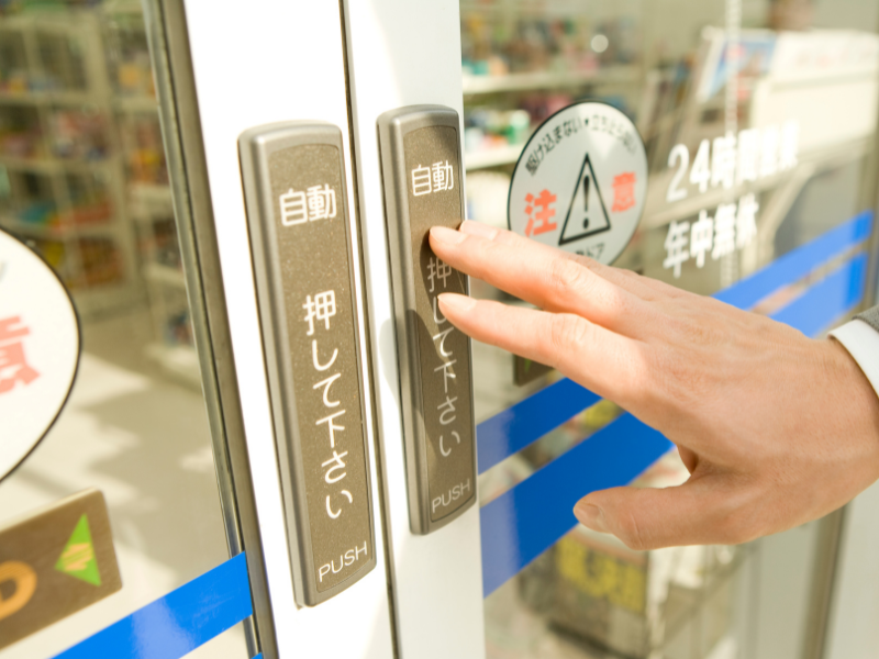 \ Can take up to 12 consecutive holidays/ Free visa renewal support for convenience store staff and night shift workers