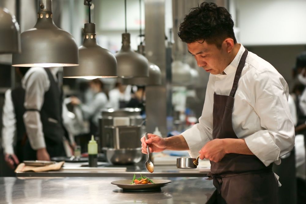 Restaurante francês em Osaka [falantes de inglês são bem-vindos] [Avanço na carreira]