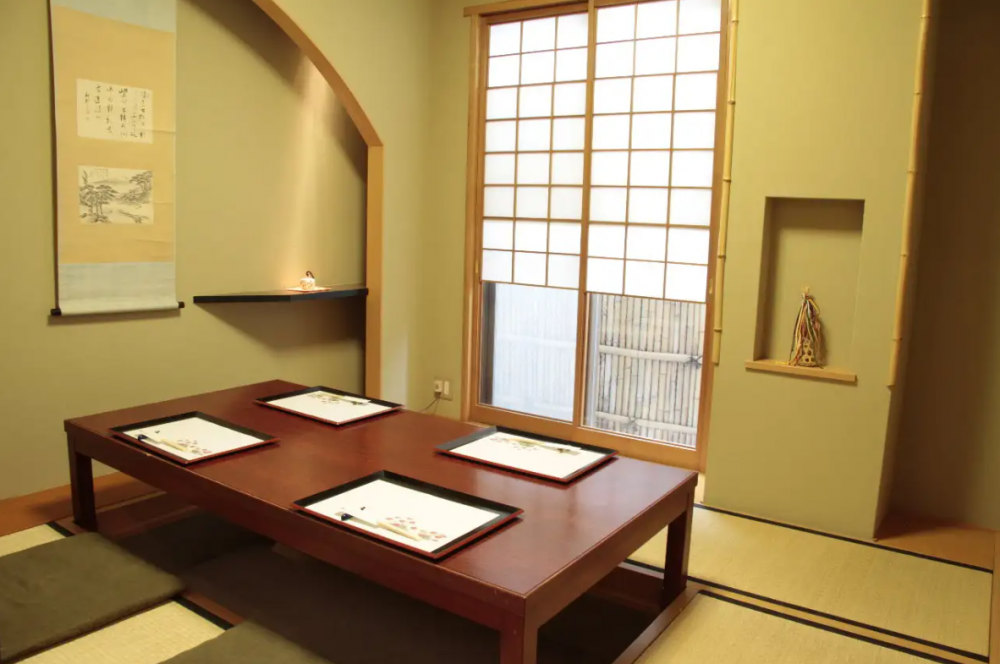 Hospitalidade em um espaço japonês/Experimente a cultura gastronômica japonesa [Sensho]