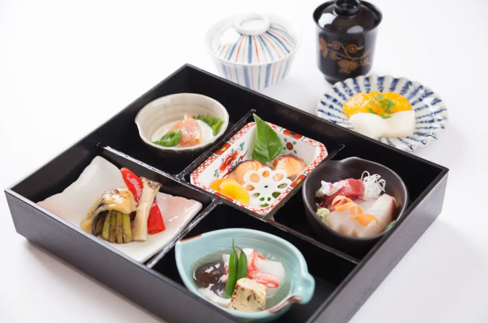 Hospitalidade em um espaço japonês/Experimente a cultura gastronômica japonesa [Sensho]