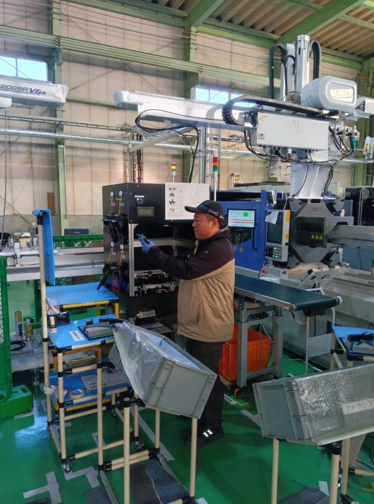 工場作業員（射出成形オペレーター）