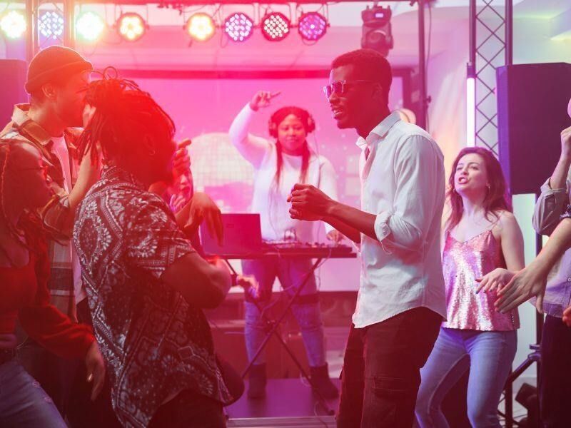 [Công việc bán thời gian] OM Music+Bar job/Tôi có thể sử dụng ngôn ngữ của quốc gia bạn