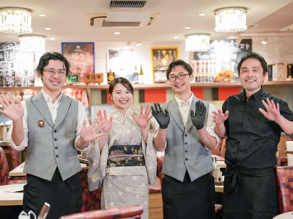 Equipe do salão em um novo restaurante de yakiniku que abrirá em Asakusa em 26/06 ★ Você pode usar o chinês!
