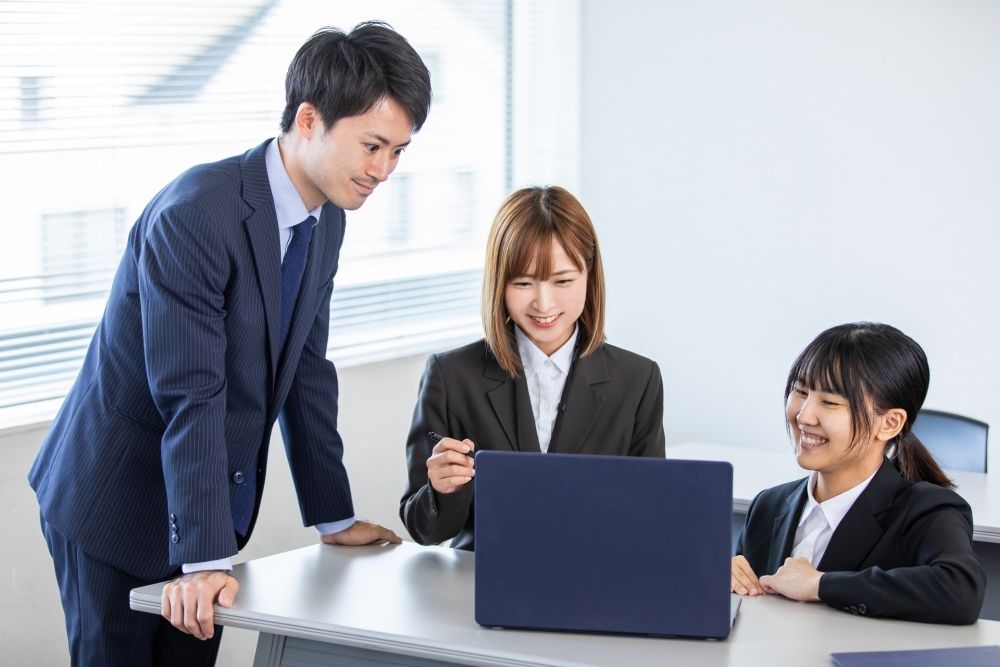 Consultas de funcionários em tempo integral disponíveis!!! /Trabalho de escritório usando inglês e japonês/Salário por hora 1500 ienes