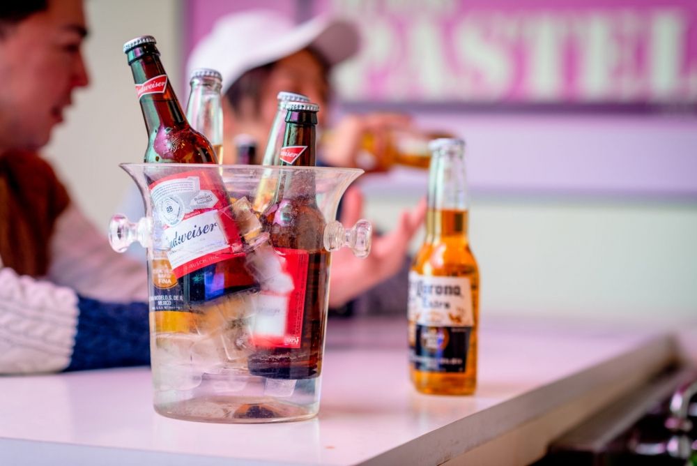 [시급 1300엔 이상] BAR 홀 스탭 일자리/미경험도 OK