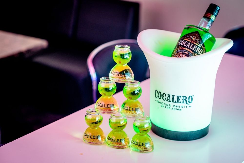 [시급 1300엔 이상] BAR 홀 스탭 일자리/미경험도 OK